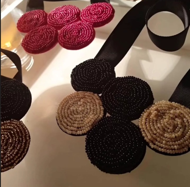 Collar-babero-topos-detalle