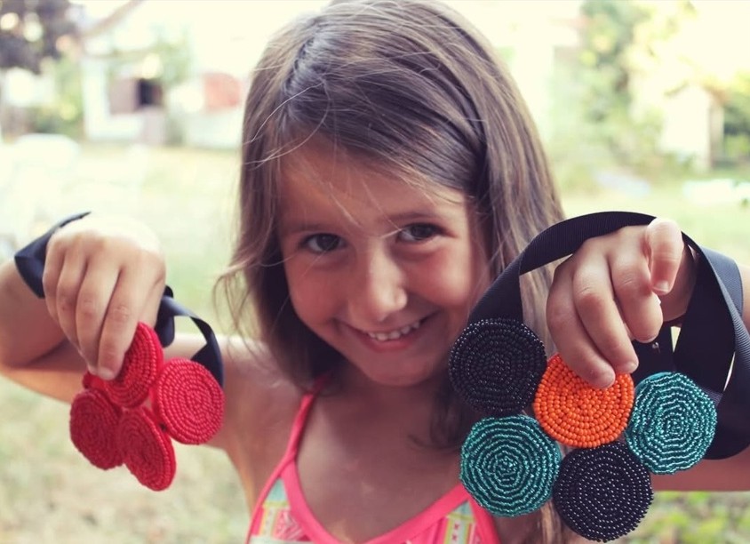 collar-babero-cascada-multicolor